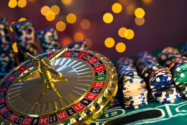 MMKAuto Myanmar ကစားသမားများ APP ဒေါင်းလုဒ်ဆွဲကာ Slots Live Casino ကစားနေသောမြင်ကွင်း